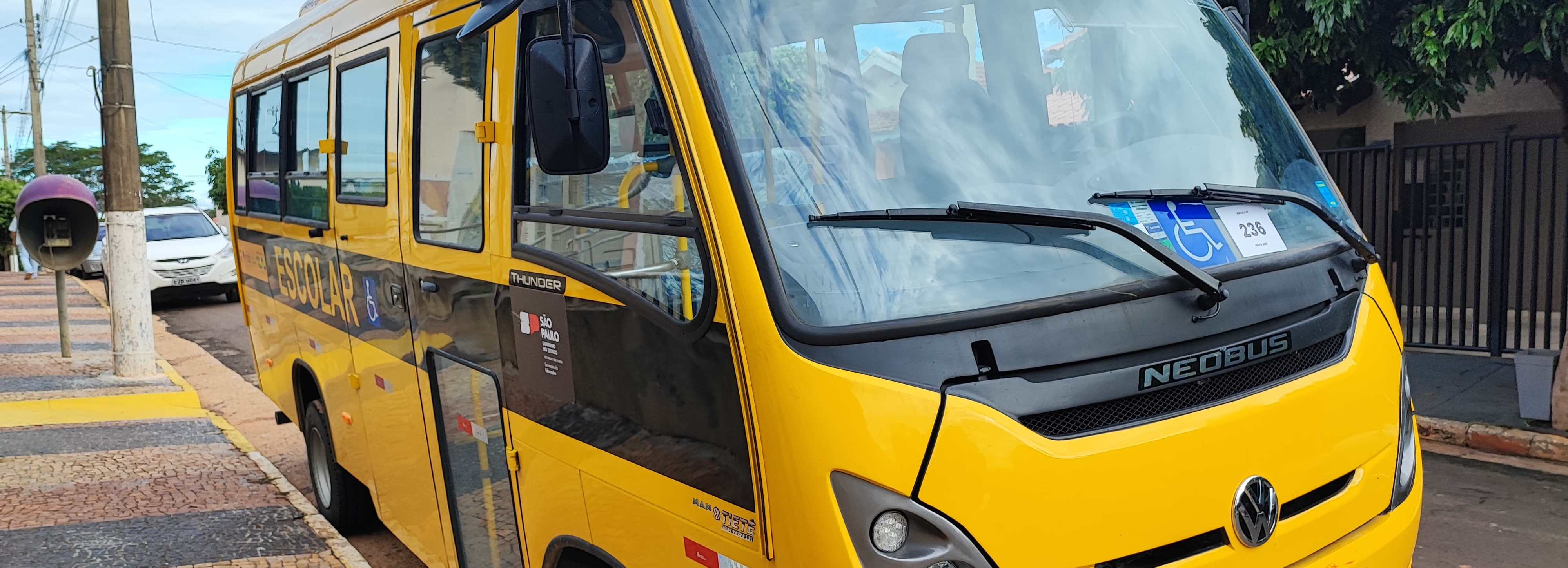 Flora Rica conquista novo ônibus escolar com apoio do Governo do Estado