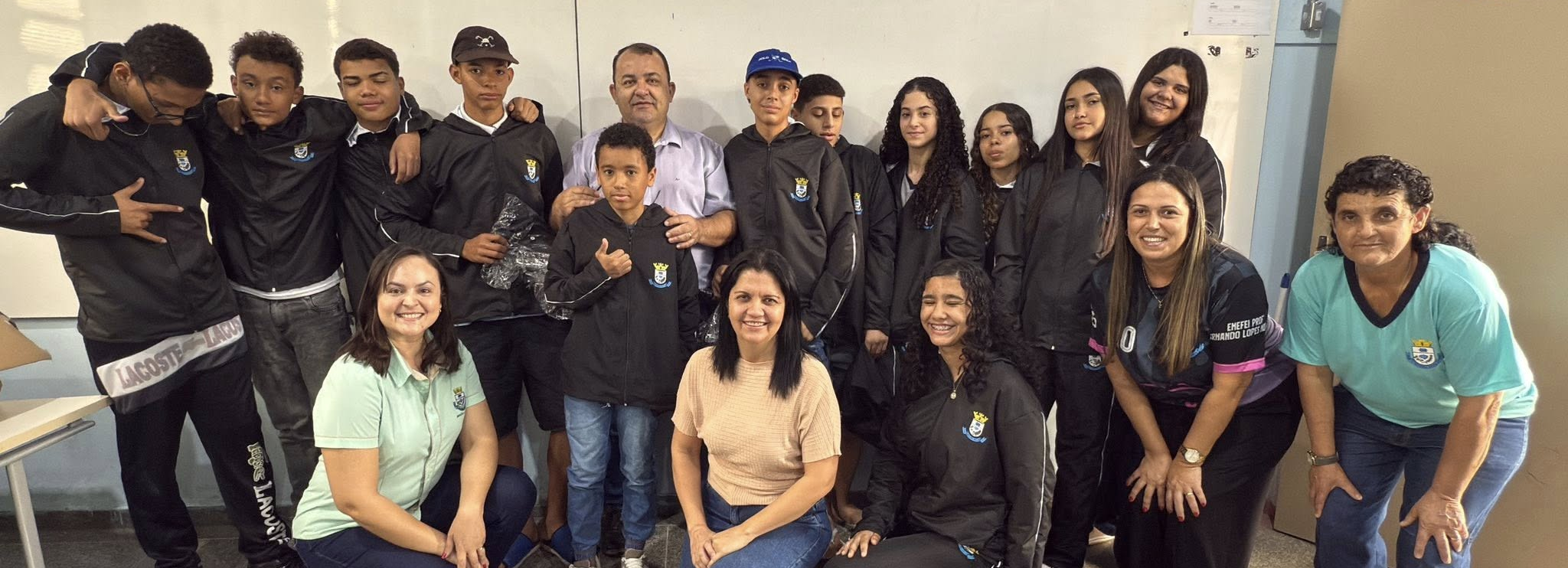 Entrega de agasalhos aos alunos da rede municipal de ensino