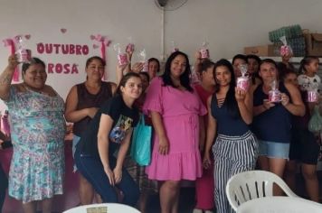 CRAS Flora Rica realizou uma palestra sobre o tema Outubro Rosa 