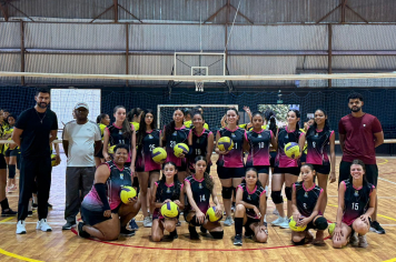 Equipe Feminina de Vôlei participa de jogo preparatório para Torneio