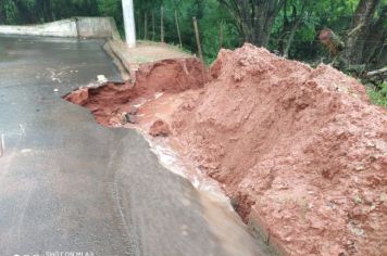 Na tarde desta sexta-feira(03), uma forte chuva atingiu Flora Rica