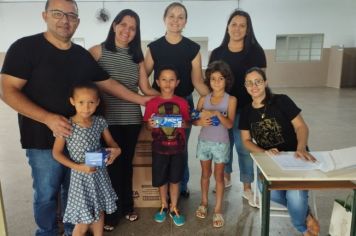 Entrega de chocolates em celebração à Páscoa 