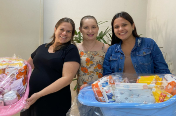 Servidoras da Saúde recebem kits de enxoval para gestantes