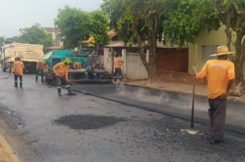 Prefeitura inicia recapeamento asfáltico em diversas ruas do município