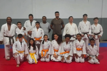 Esporte Municipal realiza troca de Faixas do Projeto Transformando Vidas do Karatê