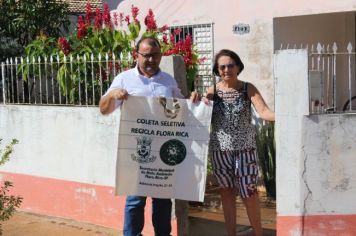 Entrega das sacolas sustentáveis e retornáveis para coleta dos recicláveis