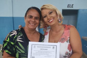 Os participantes dos cursos gratuitos de qualificação profissional promovidos pelo SENAR receberam seus merecidos certificados de conclusão de curso