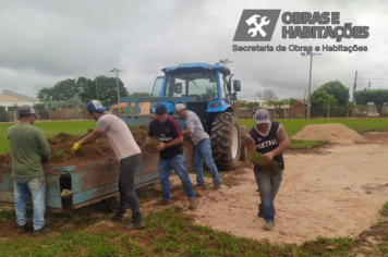 Recuperação do gramado do Estádio Municipal segue em desenvolvimento