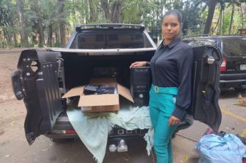 Prefeita Rosicler Camargo conquista computadores e máquinas de costura para a administração pública do município