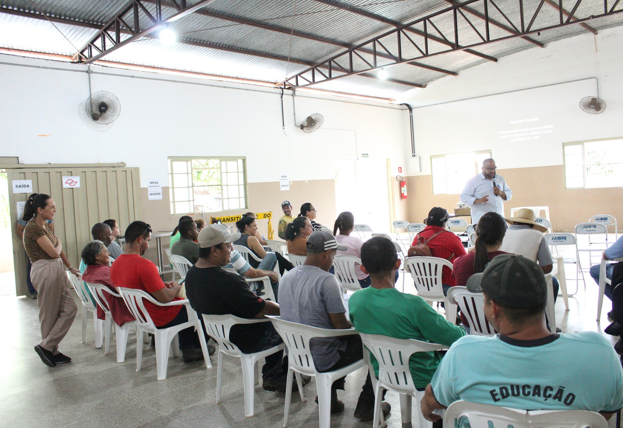 Servidores participam de palestra sobre motivação e trabalho em equipe