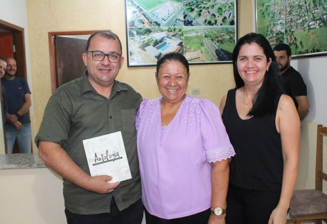 Homenagem à escritora florarriquense Clarice Urbano