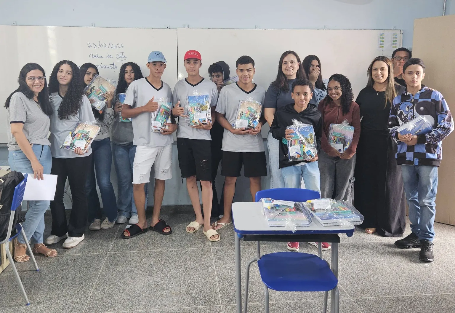 Entrega de materiais escolares na Escola Professor Armando Lopes Moreno