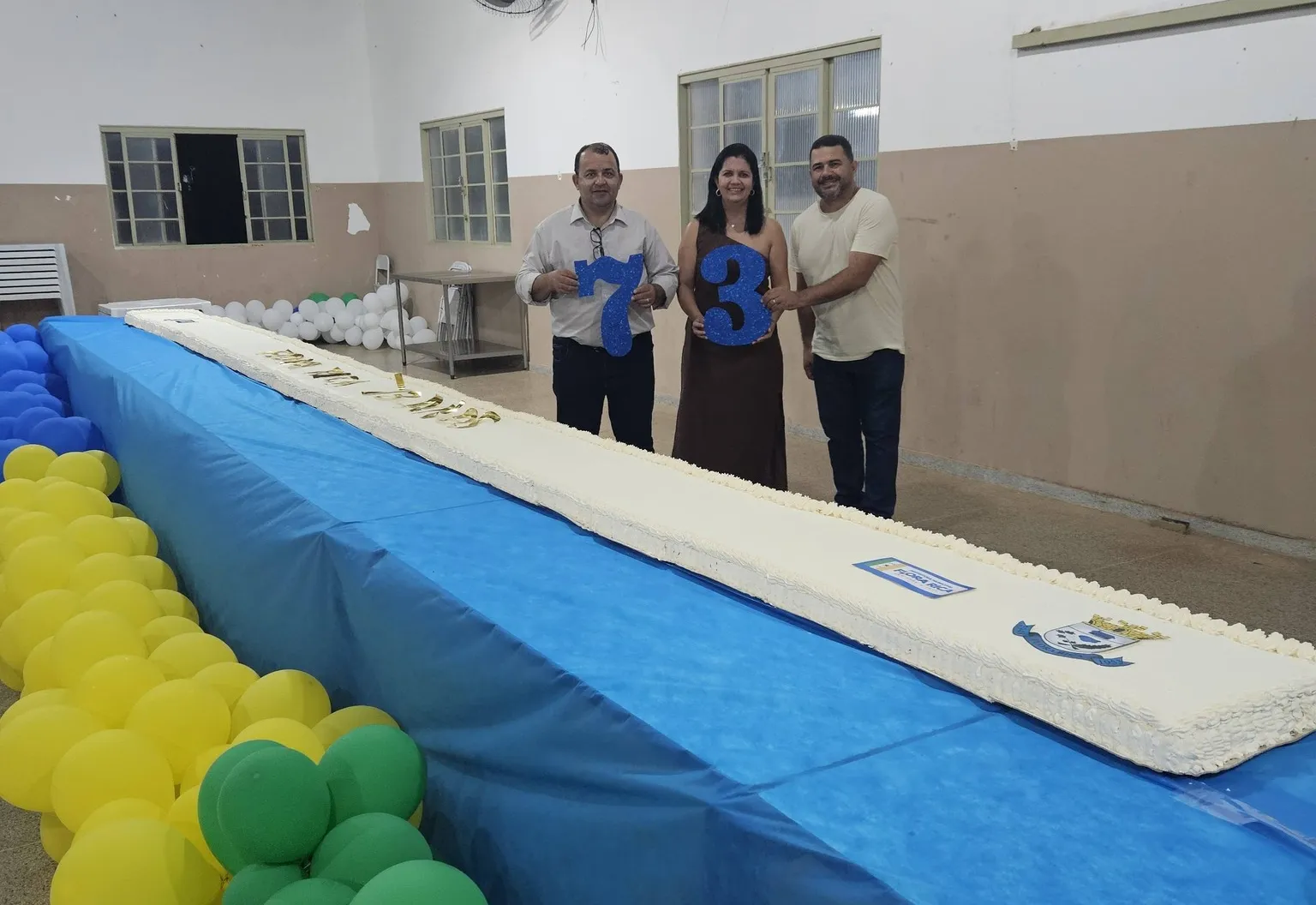 Flora Rica celebra aniversário com bolo de 7 metros