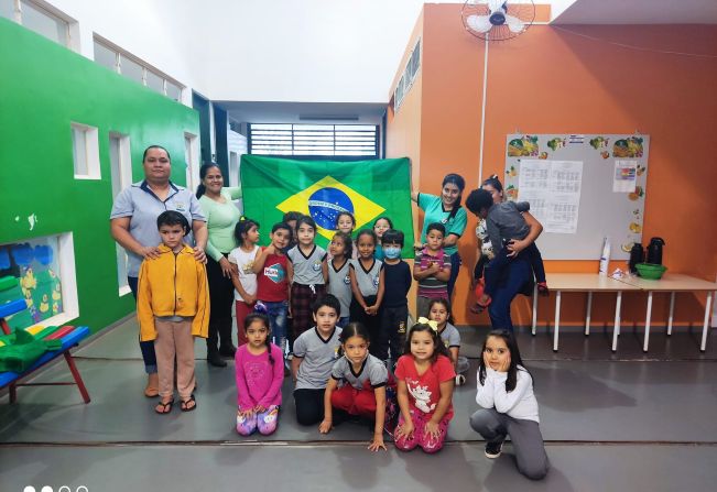 Alunos celebram a independência do Brasil 