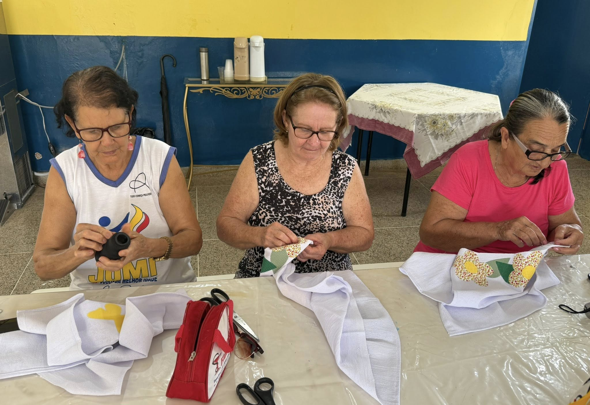 CRAS promove oficina de patchwork e fortalece a convivência entre idosas