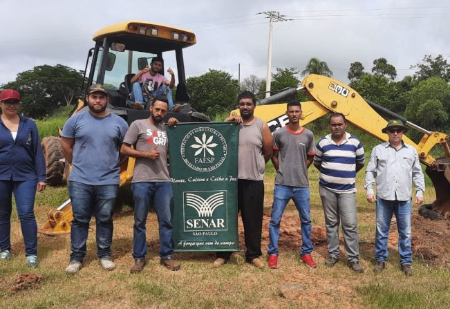 A segunda turma do Curso de Operação e Manutenção de Retroescavadeira se forma em Flora Rica