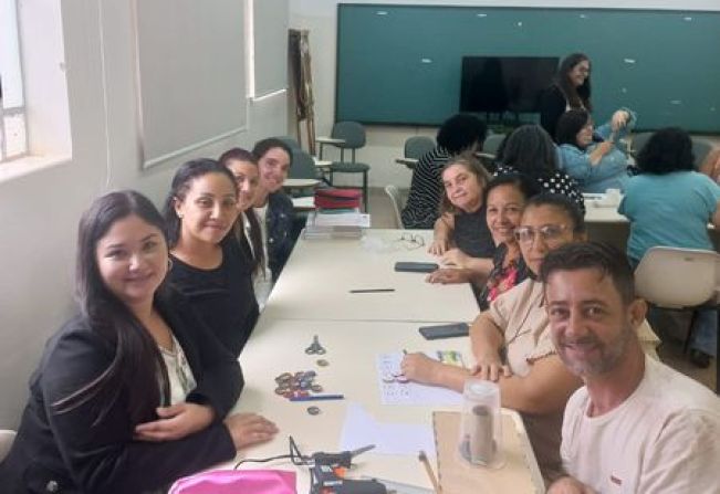 Profissionais da EMEFEI Prof. Armando Lopes Moreno participam de formação em Adamantina