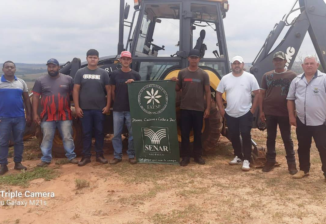 Iniciado curso de retroescavadeira em parceria com SENAR e Sindicato Rural