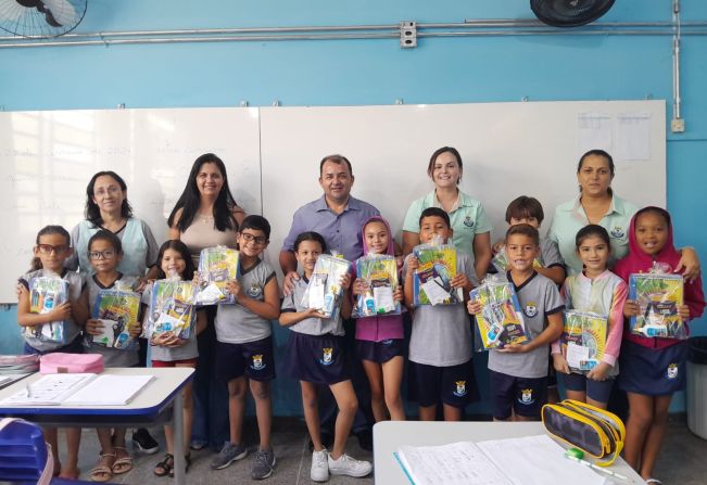 Entrega do Kit Escolar aos alunos da Rede Municipal de Ensino