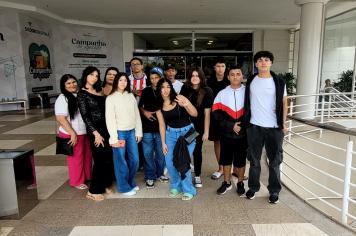 CRAS proporciona dia de lazer para beneficiários do BPC e adolescentes.