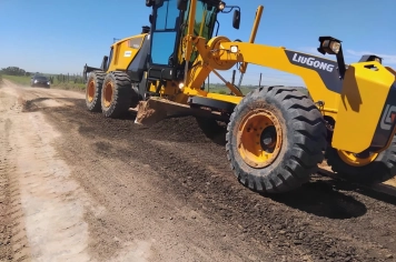 Secretaria de Obras realiza manutenção na estrada da Fazenda Velha