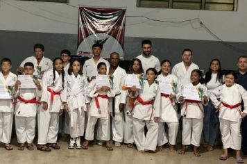 Entrega de Faixas celebra conquistas no Projeto Karatê “Transformando Vidas”