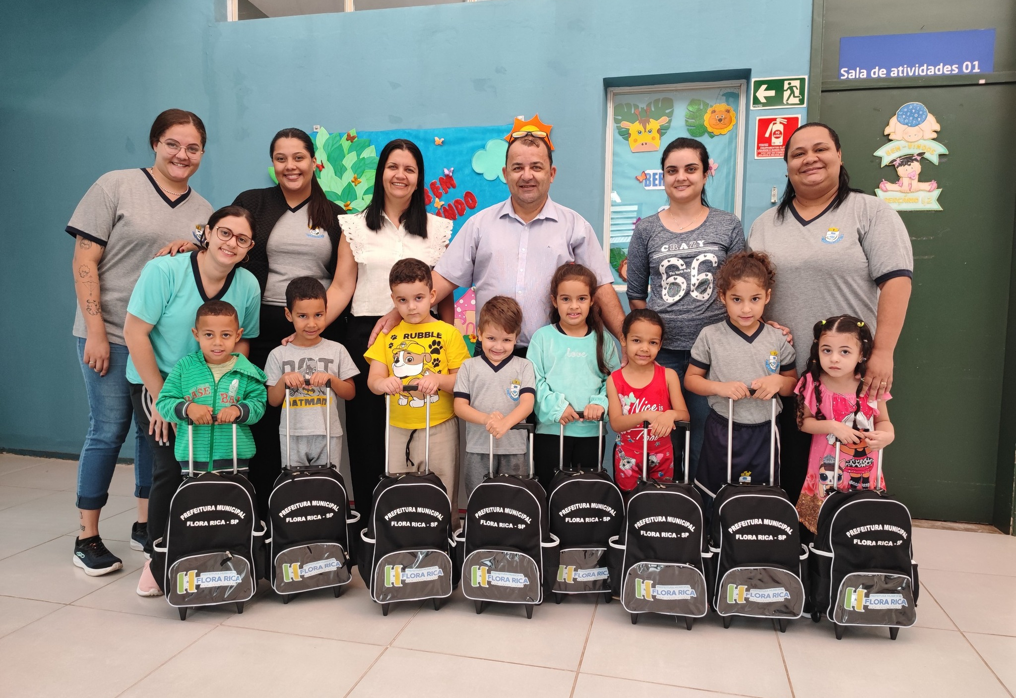  Educação Infantil também recebe kits escolares completos