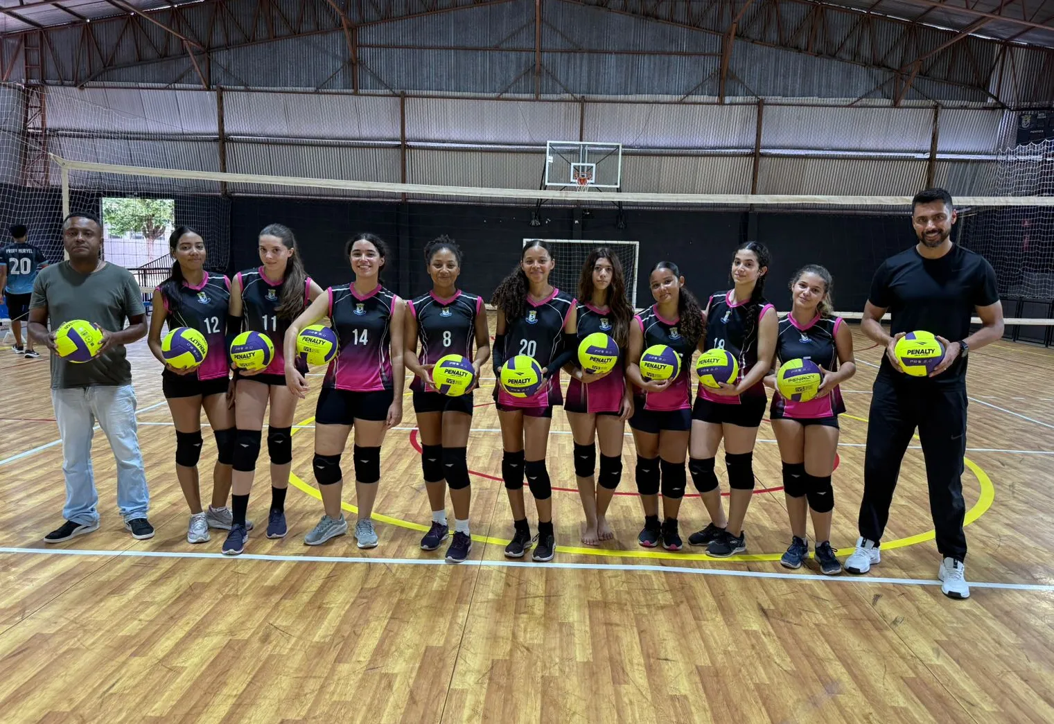 Novos materiais esportivos para equipe feminina de vôlei