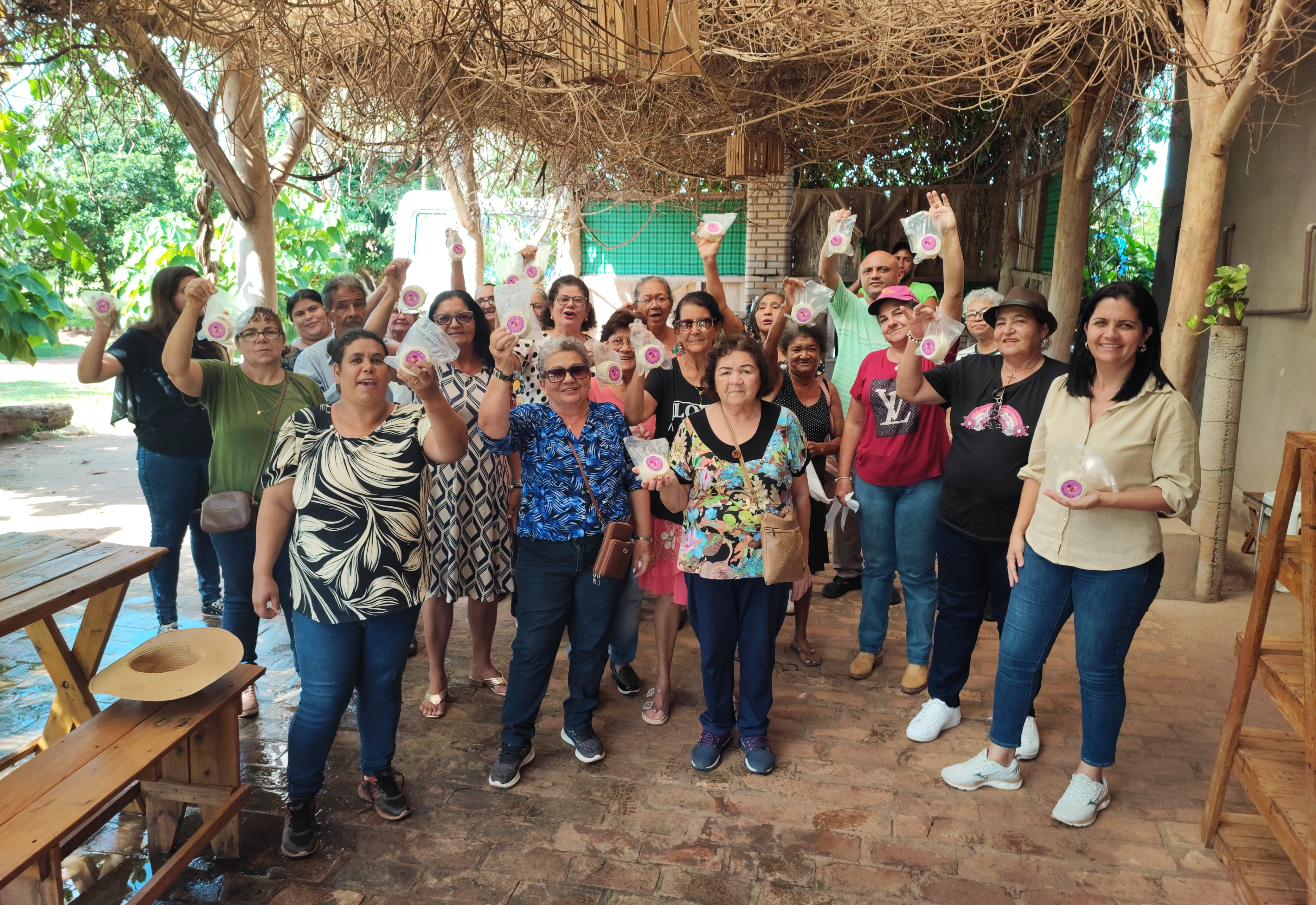 Idosos do SCFV e grupo do BPC participam de passeio à Fazenda Monte Alegre