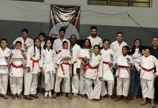 Entrega de Faixas celebra conquistas no Projeto Karatê “Transformando Vidas”